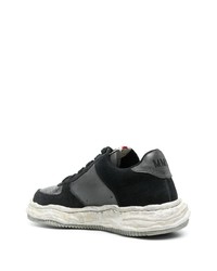 schwarze Wildleder niedrige Sneakers von Maison Mihara Yasuhiro