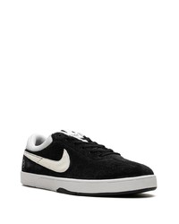 schwarze Wildleder niedrige Sneakers von Nike