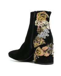 schwarze Wildleder Stiefeletten mit Blumenmuster von Strategia