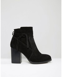 schwarze Wildleder Stiefeletten von Asos