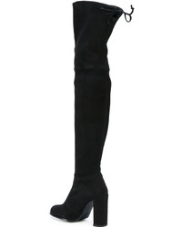 schwarze Wildlederstiefel von Stuart Weitzman