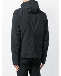 schwarze Windjacke von Arc'teryx Veilance