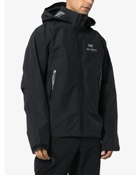 schwarze Windjacke von Arc'teryx