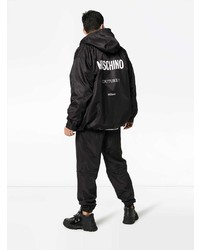 schwarze Windjacke von Moschino