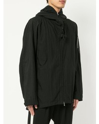 schwarze Windjacke von Kazuyuki Kumagai