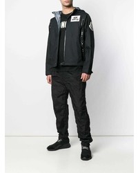 schwarze Windjacke von Moncler