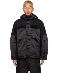 schwarze Windjacke von Spencer Badu