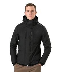 schwarze Windjacke von Superdry