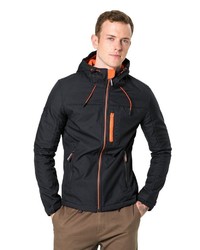 schwarze Windjacke von Superdry