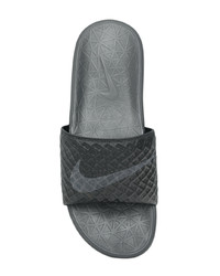 schwarze Zehensandalen von Nike