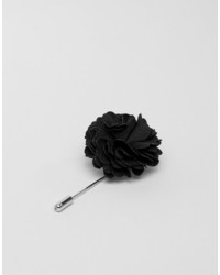 schwarzer Anstecknadel mit Blumenmuster