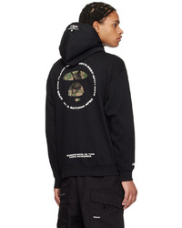 schwarzer bedruckter Pullover mit einem Kapuze von AAPE BY A BATHING APE