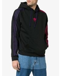 schwarzer bedruckter Pullover mit einem Kapuze von adidas