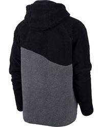 schwarzer bedruckter Pullover mit einem Kapuze von Nike Sportswear