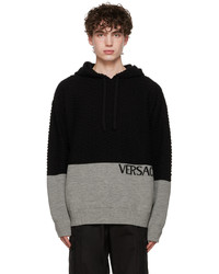 schwarzer bedruckter Pullover mit einem Kapuze von Versace