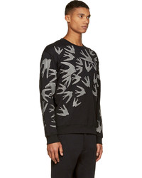 schwarzer bedruckter Pullover mit einem Rundhalsausschnitt von McQ