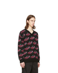 schwarzer bedruckter Pullover mit einem V-Ausschnitt von Versace