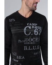 schwarzer bedruckter Pullover mit einem V-Ausschnitt von Camp David