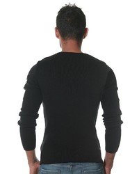 schwarzer bedruckter Pullover mit einem V-Ausschnitt von CE&CE