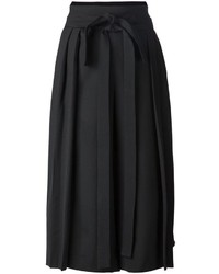 schwarzer Hosenrock mit Falten