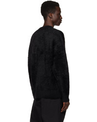 schwarzer flauschiger Pullover mit einem Rundhalsausschnitt von Late Checkout