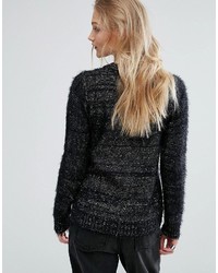 schwarzer flauschiger Pullover mit einem Rundhalsausschnitt von Bellfield