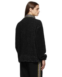 schwarzer Fleece-Pullover mit einem Reißverschluss am Kragen von s.k. manor hill
