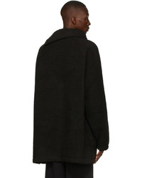 schwarzer Fleece-Pullover mit einem zugeknöpften Kragen von We11done