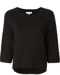 schwarzer gesteppter Pullover mit einem Rundhalsausschnitt