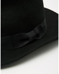 schwarzer Hut