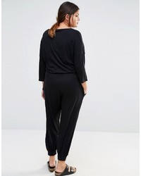 schwarzer Jumpsuit