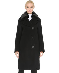 schwarzer Mantel mit einem Pelzkragen von Acne Studios