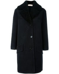 schwarzer Mantel mit einem Pelzkragen von Marni
