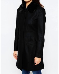 schwarzer Mantel mit einem Pelzkragen von French Connection