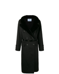 schwarzer Mantel mit einem Pelzkragen von Prada