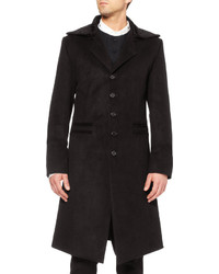 schwarzer Mantel mit einem Pelzkragen von Ann Demeulemeester