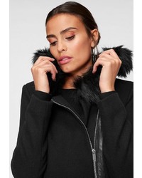 schwarzer Mantel mit einem Pelzkragen von Vero Moda