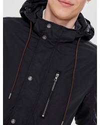 schwarzer Parka mit einem Schwalbenschwanz von ONLY & SONS