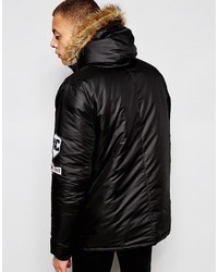 schwarzer Parka