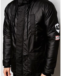 schwarzer Parka