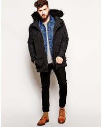 schwarzer Parka