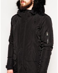 schwarzer Parka