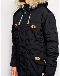 schwarzer Parka