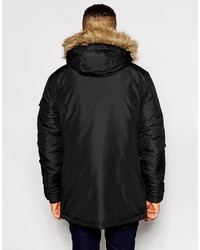 schwarzer Parka