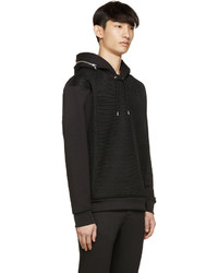 schwarzer Pullover mit einem Kapuze von McQ