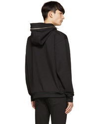 schwarzer Pullover mit einem Kapuze von McQ