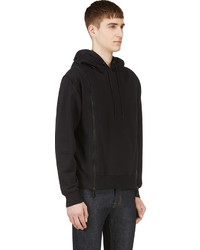 schwarzer Pullover mit einem Kapuze von McQ