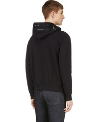 schwarzer Pullover mit einem Kapuze von McQ