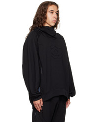 schwarzer Pullover mit einem Kapuze von McQ