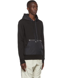 schwarzer Pullover mit einem Kapuze von Moncler